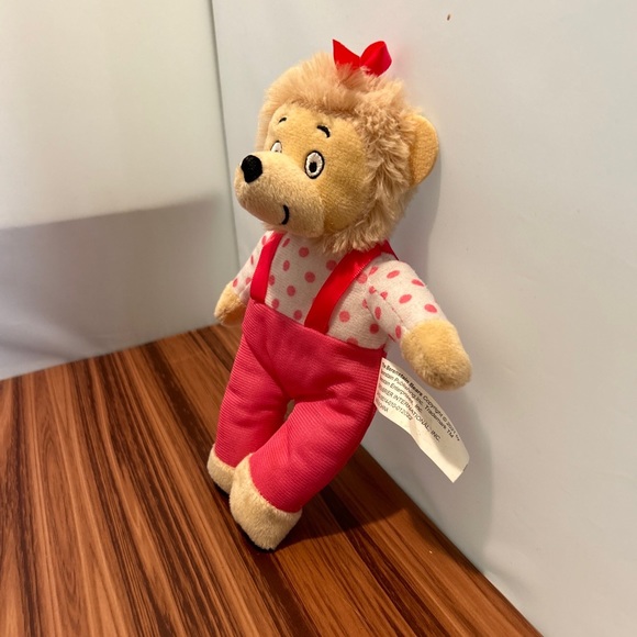 PBS Kids The Berenstain Bears Stuffed Plush - New - Sister and Mama Bear 8” 2021 - Picture 10 of 13